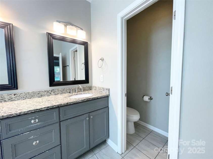 2834 Ritz Lane, Matthews, NC 28105.  MLS# CAR4278629, YatesRealty ID 27285. 