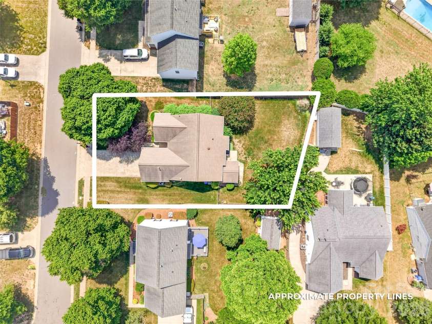 140 Gabriel Drive, Mooresville, NC 28115.  MLS# CAR4380476, YatesRealty ID 27288. 