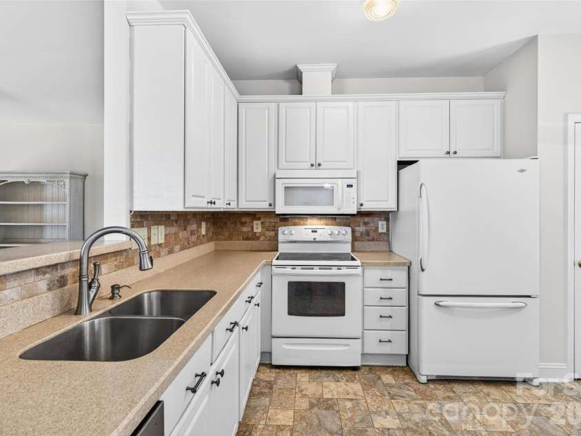 140 Gabriel Drive, Mooresville, NC 28115.  MLS# CAR4380476, YatesRealty ID 27288. 