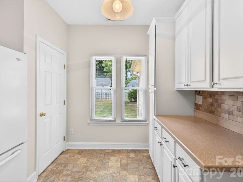 140 Gabriel Drive, Mooresville, NC 28115.  MLS# CAR4380476, YatesRealty ID 27288. 
