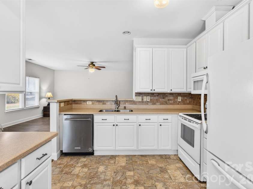 140 Gabriel Drive, Mooresville, NC 28115.  MLS# CAR4380476, YatesRealty ID 27288. 