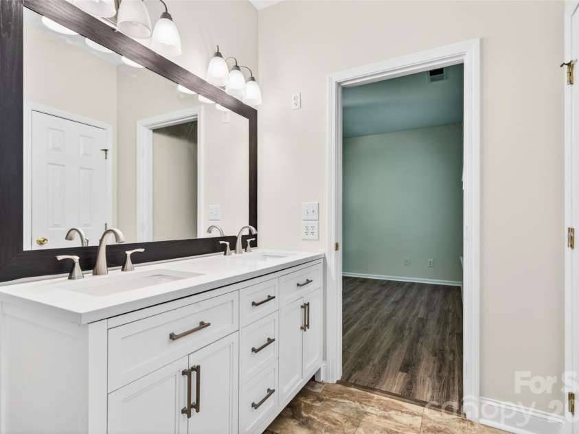 140 Gabriel Drive, Mooresville, NC 28115.  MLS# CAR4380476, YatesRealty ID 27288. 