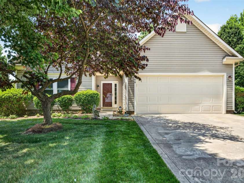 140 Gabriel Drive, Mooresville, NC 28115.  MLS# CAR4380476, YatesRealty ID 27288. 