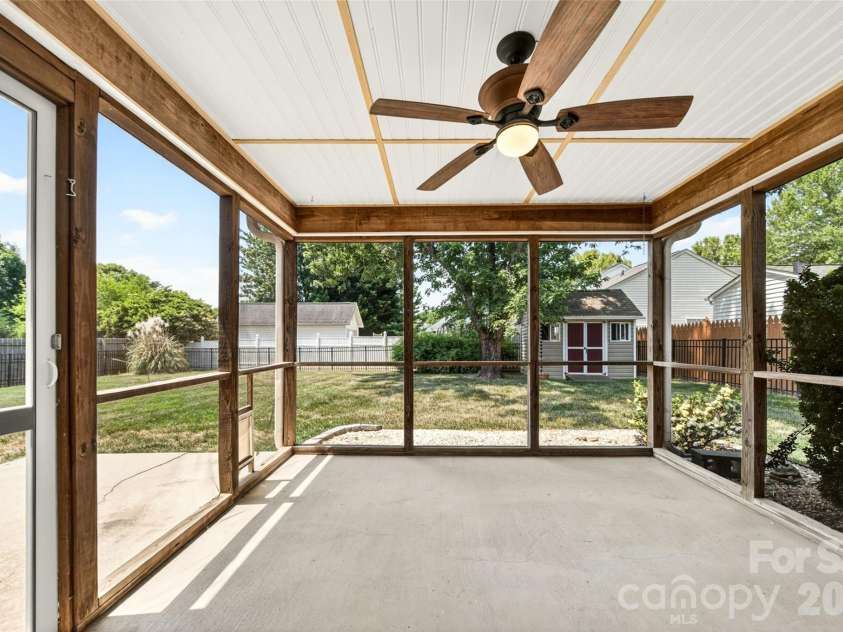 140 Gabriel Drive, Mooresville, NC 28115.  MLS# CAR4380476, YatesRealty ID 27288. 
