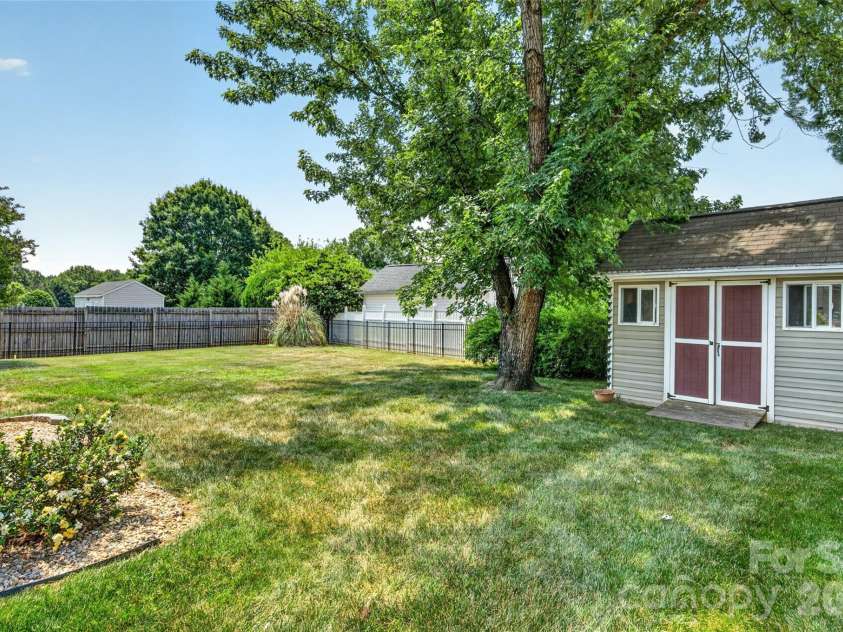 140 Gabriel Drive, Mooresville, NC 28115.  MLS# CAR4380476, YatesRealty ID 27288. 