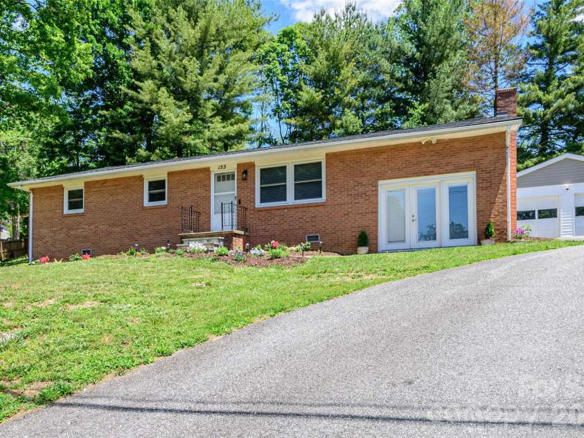155 Chestnut Place, Arden, NC 28704.  MLS# CAR4380174, YatesRealty ID 27289. 