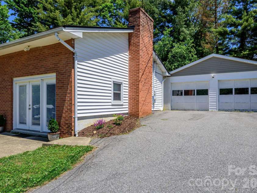 155 Chestnut Place, Arden, NC 28704.  MLS# CAR4380174, YatesRealty ID 27289. 