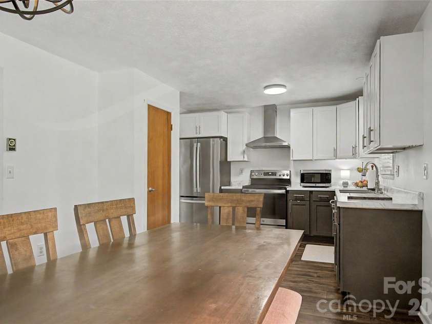 155 Chestnut Place, Arden, NC 28704.  MLS# CAR4380174, YatesRealty ID 27289. 