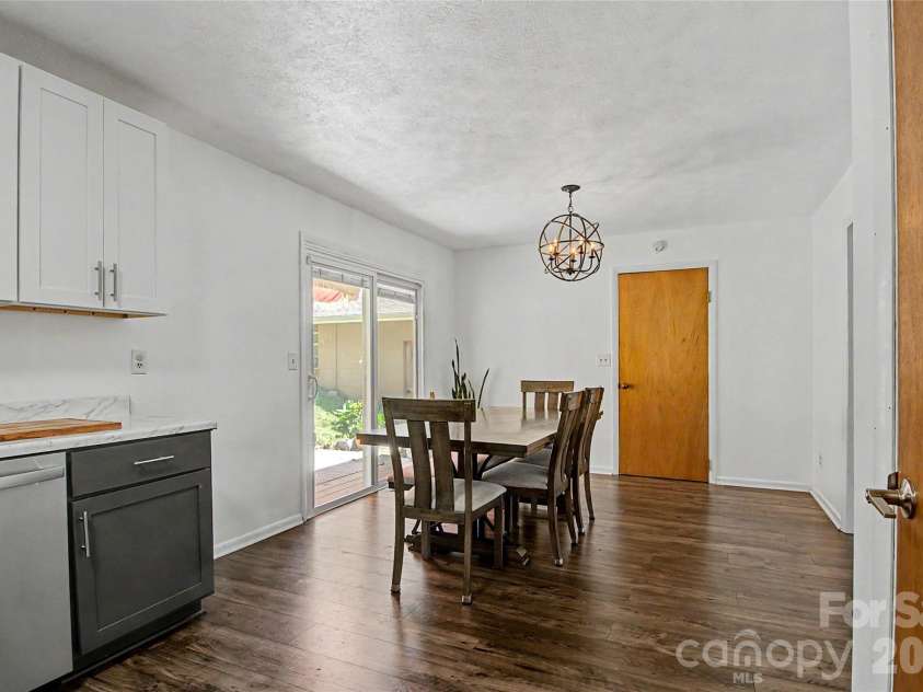 155 Chestnut Place, Arden, NC 28704.  MLS# CAR4380174, YatesRealty ID 27289. 