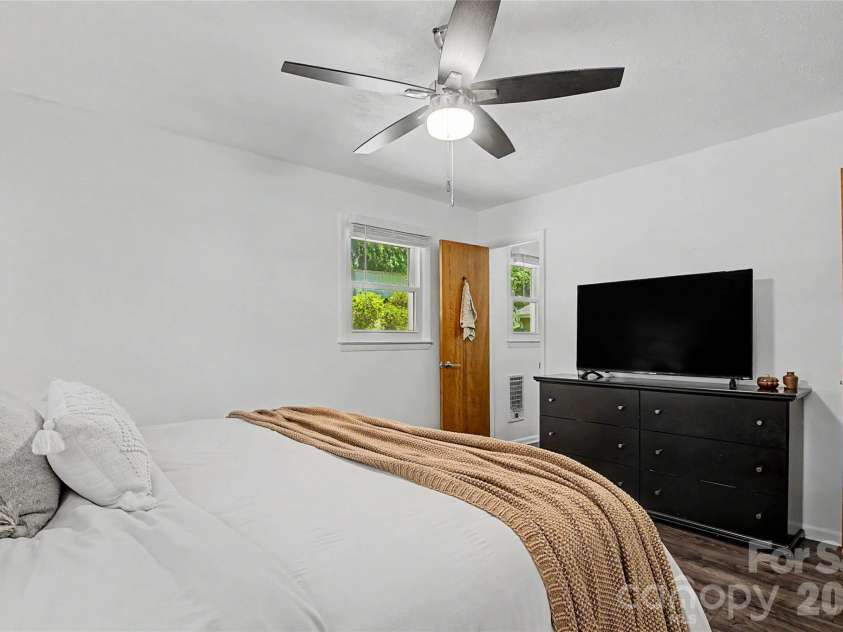 155 Chestnut Place, Arden, NC 28704.  MLS# CAR4380174, YatesRealty ID 27289. 