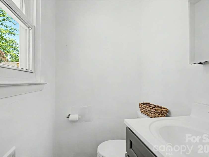 155 Chestnut Place, Arden, NC 28704.  MLS# CAR4380174, YatesRealty ID 27289. 