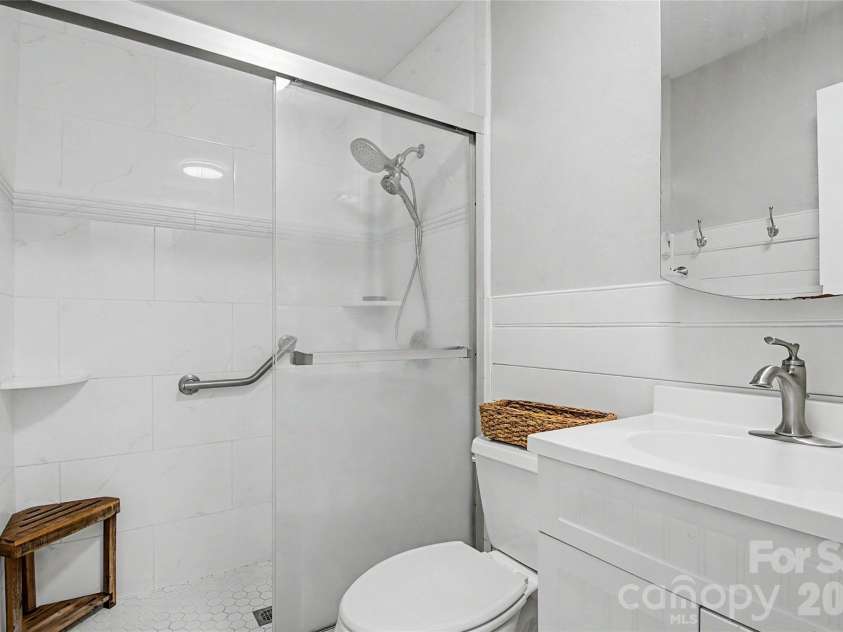 155 Chestnut Place, Arden, NC 28704.  MLS# CAR4380174, YatesRealty ID 27289. 