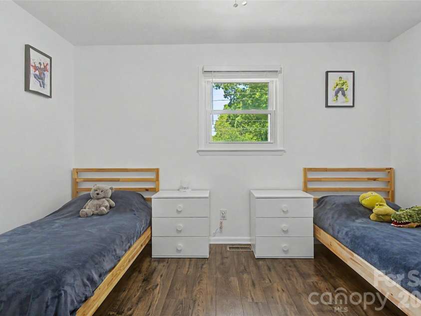 155 Chestnut Place, Arden, NC 28704.  MLS# CAR4380174, YatesRealty ID 27289. 
