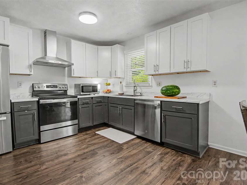 155 Chestnut Place, Arden, NC 28704.  MLS# CAR4380174, YatesRealty ID 27289. 