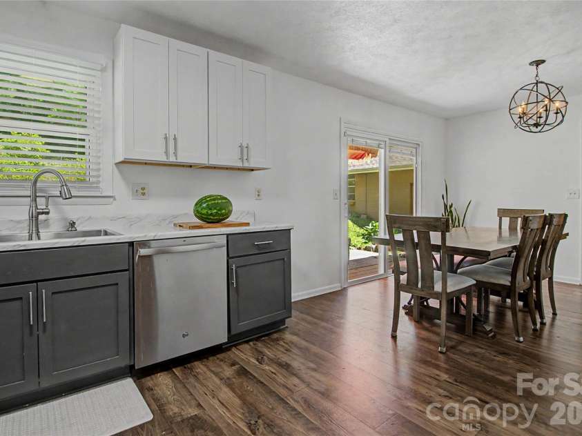 155 Chestnut Place, Arden, NC 28704.  MLS# CAR4380174, YatesRealty ID 27289. 