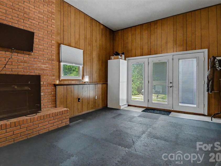 155 Chestnut Place, Arden, NC 28704.  MLS# CAR4380174, YatesRealty ID 27289. 