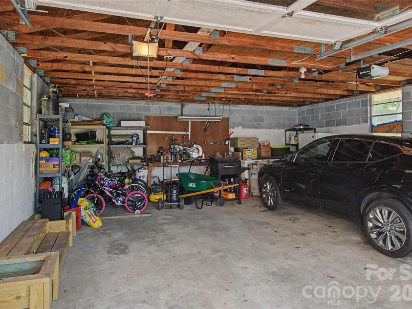155 Chestnut Place, Arden, NC 28704.  MLS# CAR4380174, YatesRealty ID 27289. 