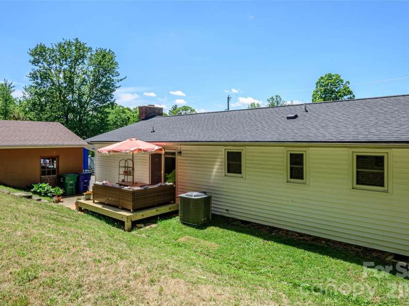 155 Chestnut Place, Arden, NC 28704.  MLS# CAR4380174, YatesRealty ID 27289. 