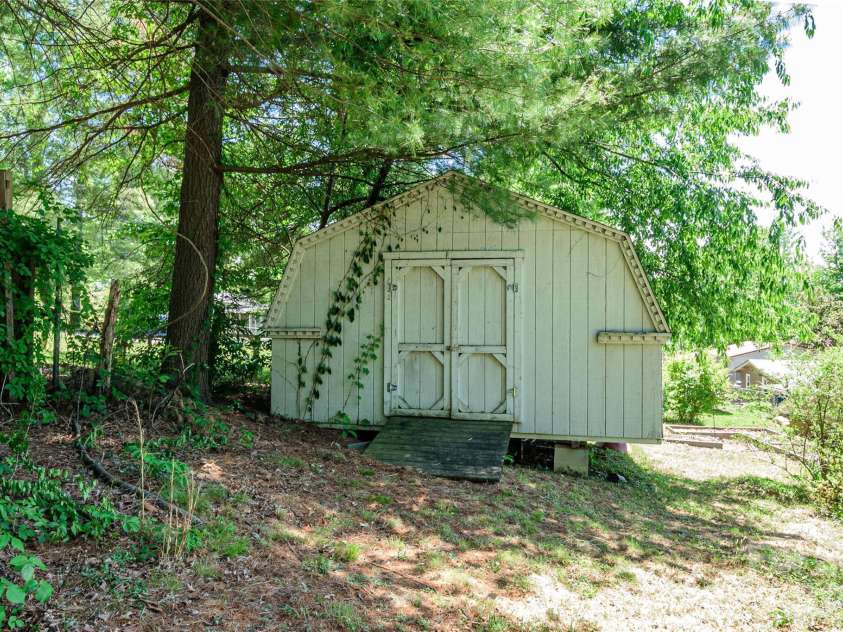 155 Chestnut Place, Arden, NC 28704.  MLS# CAR4380174, YatesRealty ID 27289. 