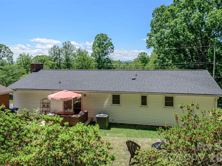 155 Chestnut Place, Arden, NC 28704.  MLS# CAR4380174, YatesRealty ID 27289. 