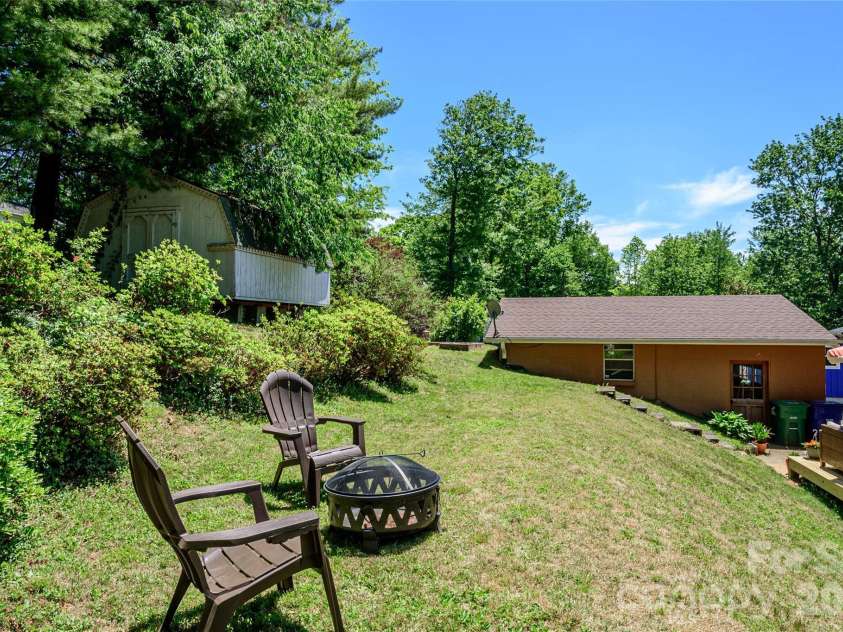 155 Chestnut Place, Arden, NC 28704.  MLS# CAR4380174, YatesRealty ID 27289. 