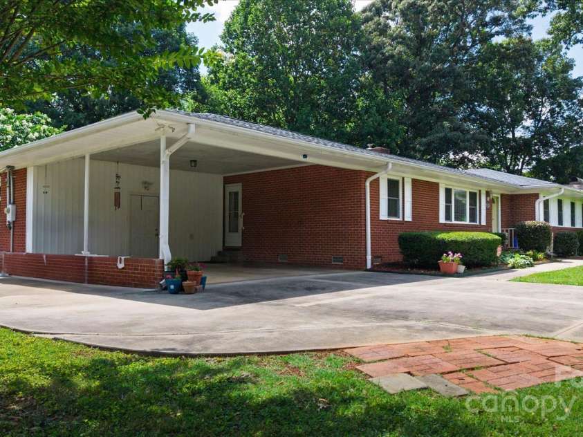 6003 Woodbridge Road, Charlotte, NC 28227.  MLS# CAR4257051, YatesRealty ID 27289. 