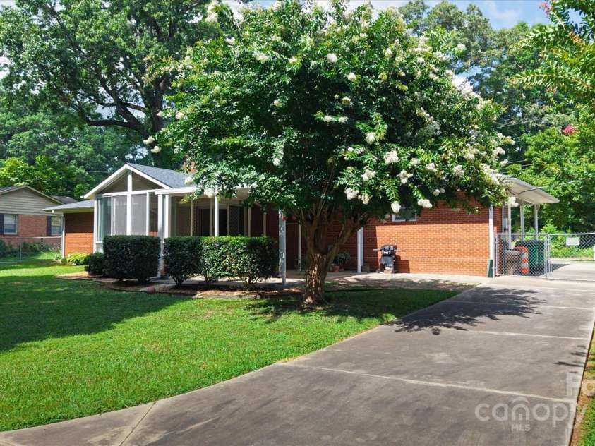 6003 Woodbridge Road, Charlotte, NC 28227.  MLS# CAR4257051, YatesRealty ID 27289. 