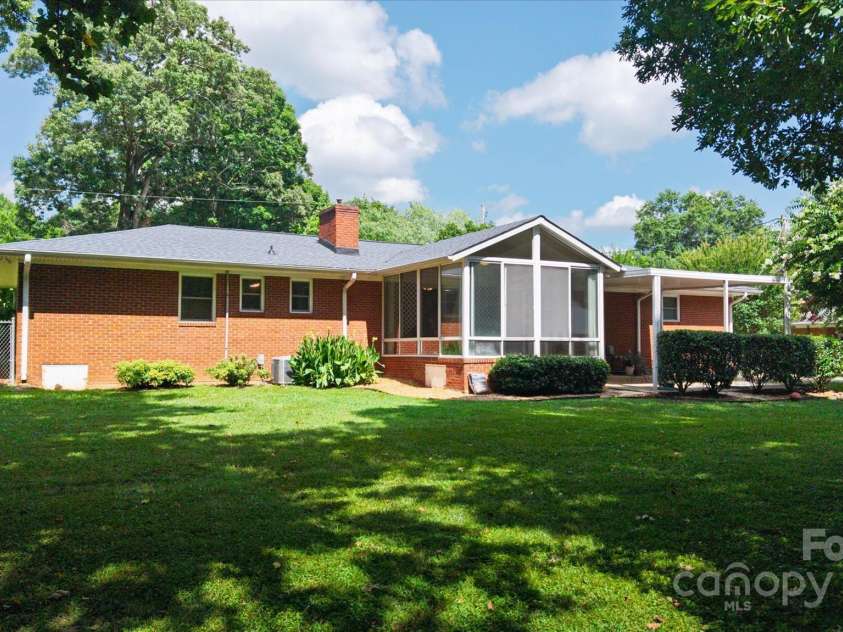 6003 Woodbridge Road, Charlotte, NC 28227.  MLS# CAR4257051, YatesRealty ID 27289. 