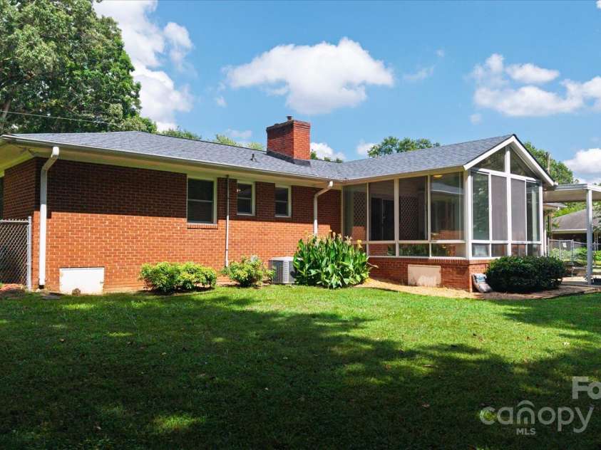 6003 Woodbridge Road, Charlotte, NC 28227.  MLS# CAR4257051, YatesRealty ID 27289. 