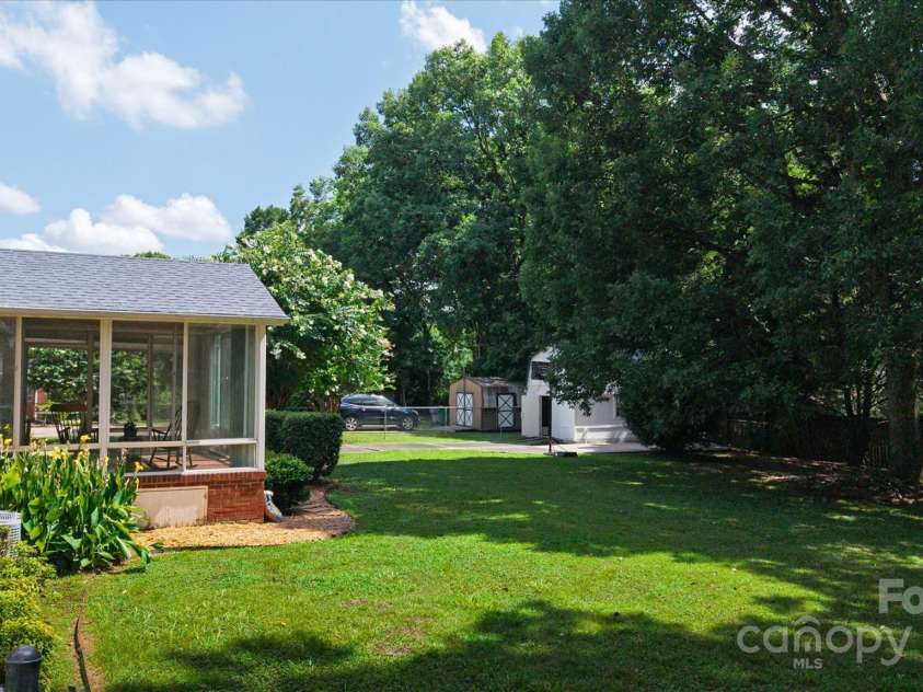 6003 Woodbridge Road, Charlotte, NC 28227.  MLS# CAR4257051, YatesRealty ID 27289. 