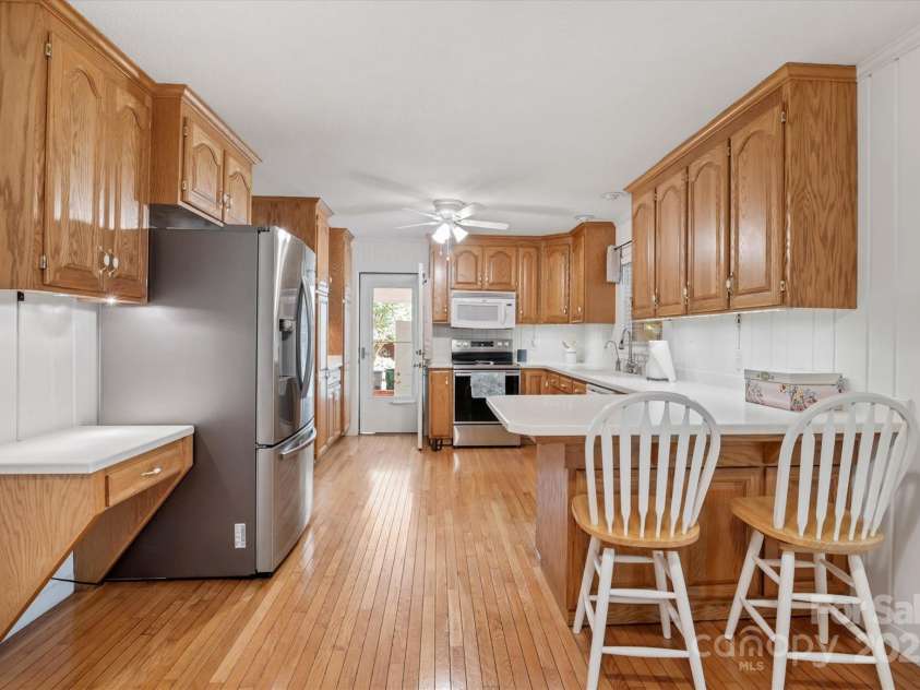 6003 Woodbridge Road, Charlotte, NC 28227.  MLS# CAR4257051, YatesRealty ID 27289. 