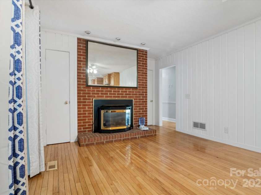 6003 Woodbridge Road, Charlotte, NC 28227.  MLS# CAR4257051, YatesRealty ID 27289. 