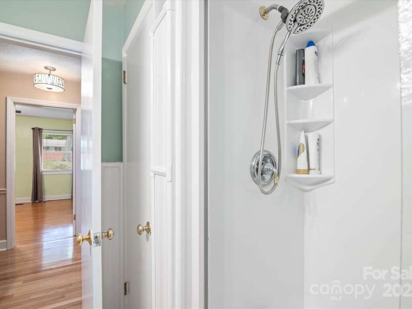 6003 Woodbridge Road, Charlotte, NC 28227.  MLS# CAR4257051, YatesRealty ID 27289. 