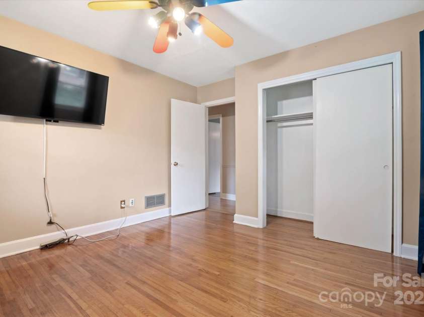 6003 Woodbridge Road, Charlotte, NC 28227.  MLS# CAR4257051, YatesRealty ID 27289. 