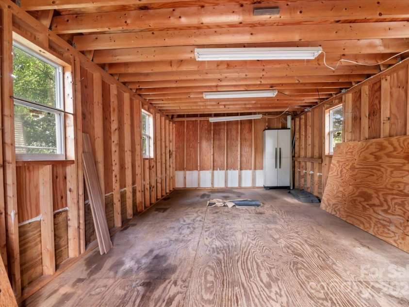 6003 Woodbridge Road, Charlotte, NC 28227.  MLS# CAR4257051, YatesRealty ID 27289. 
