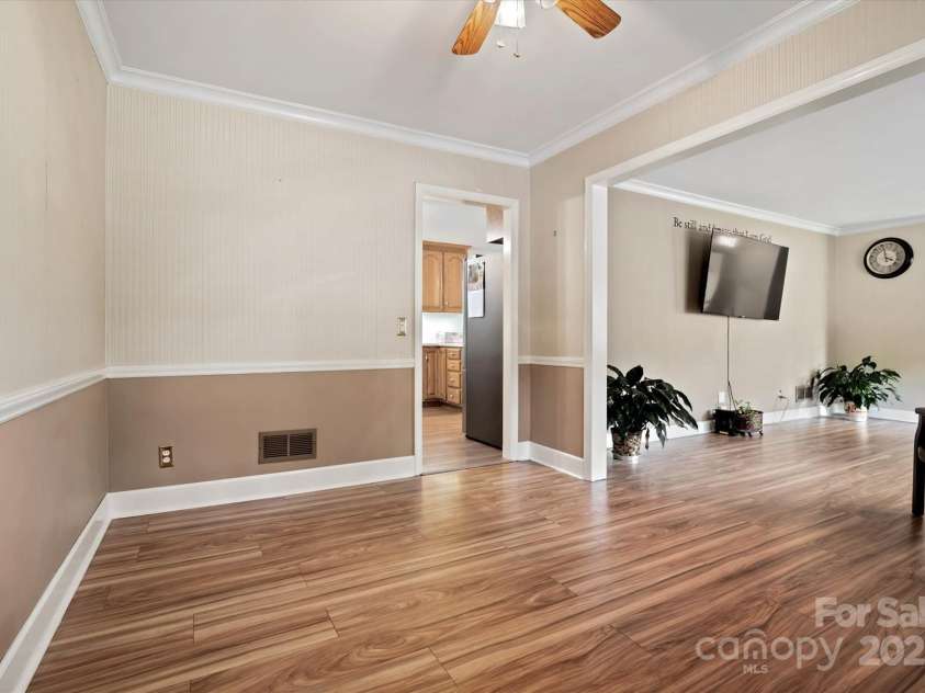 6003 Woodbridge Road, Charlotte, NC 28227.  MLS# CAR4257051, YatesRealty ID 27289. Dining room