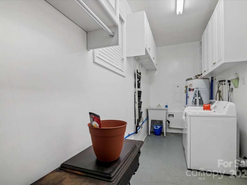 6003 Woodbridge Road, Charlotte, NC 28227.  MLS# CAR4257051, YatesRealty ID 27289. Laundry Room