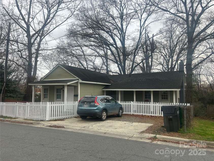 1301 Mcdowell Street, Charlotte, NC 28205.  MLS# CAR4225082, YatesRealty ID 2729. 