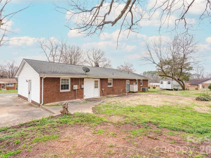 2926 Lake Drive, Shelby, NC 28152.  MLS# CAR4351975, YatesRealty ID 2729. Back Left