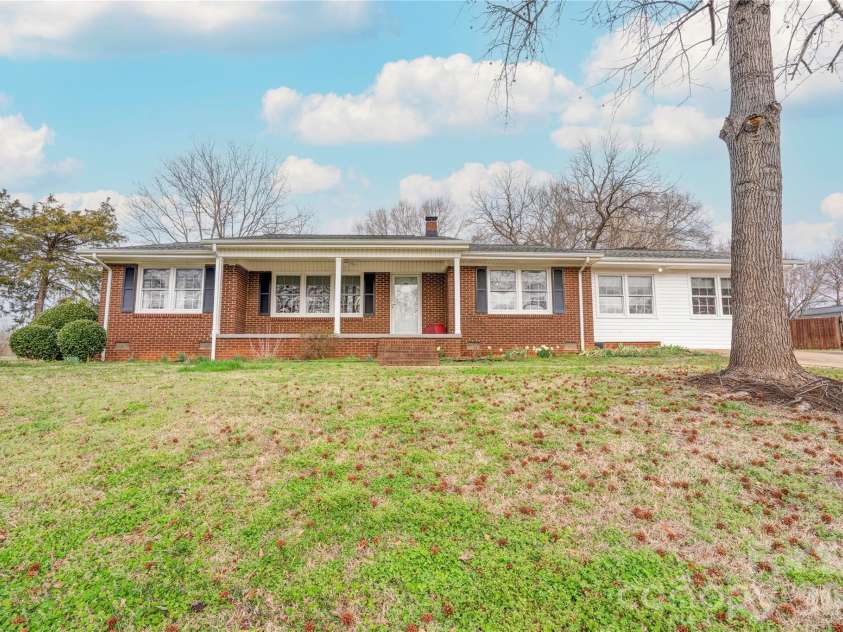 2926 Lake Drive, Shelby, NC 28152.  MLS# CAR4351975, YatesRealty ID 2729. Front