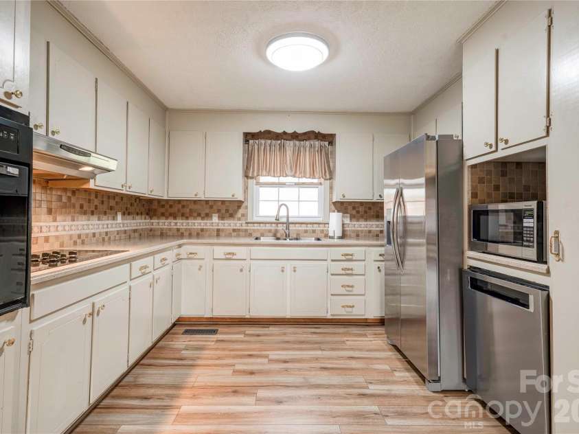 2926 Lake Drive, Shelby, NC 28152.  MLS# CAR4351975, YatesRealty ID 2729. Kitchen