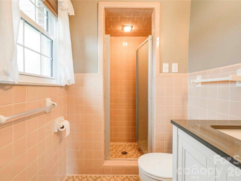 2926 Lake Drive, Shelby, NC 28152.  MLS# CAR4351975, YatesRealty ID 2729. Primary Bathroom