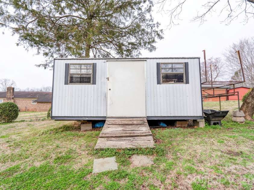 2926 Lake Drive, Shelby, NC 28152.  MLS# CAR4351975, YatesRealty ID 2729. Storage Building