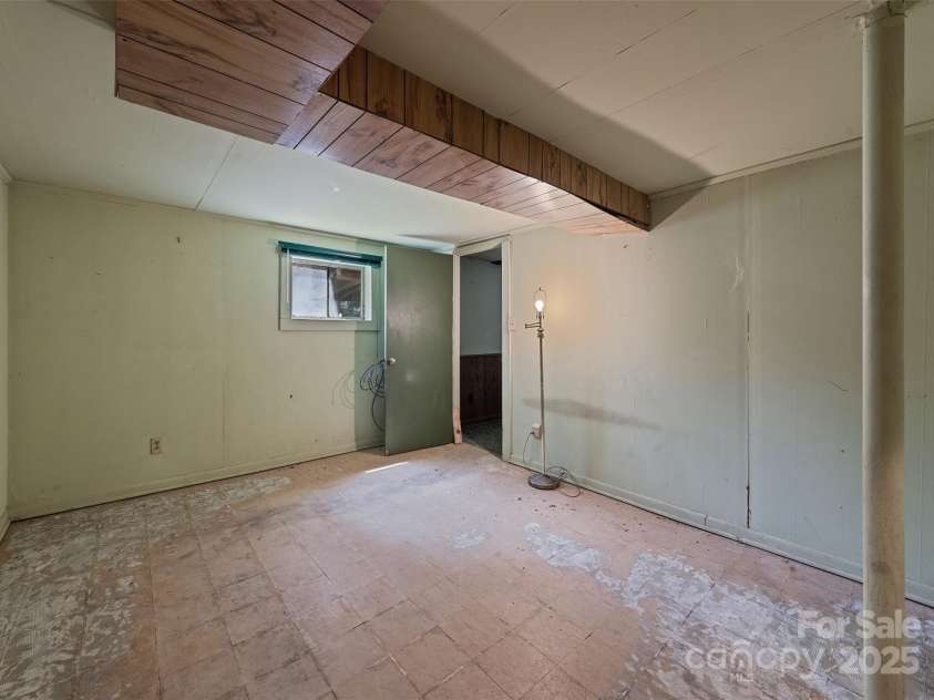360 Thomas Park, Waynesville, NC 28786.  MLS# CAR4272862, YatesRealty ID 27290. 