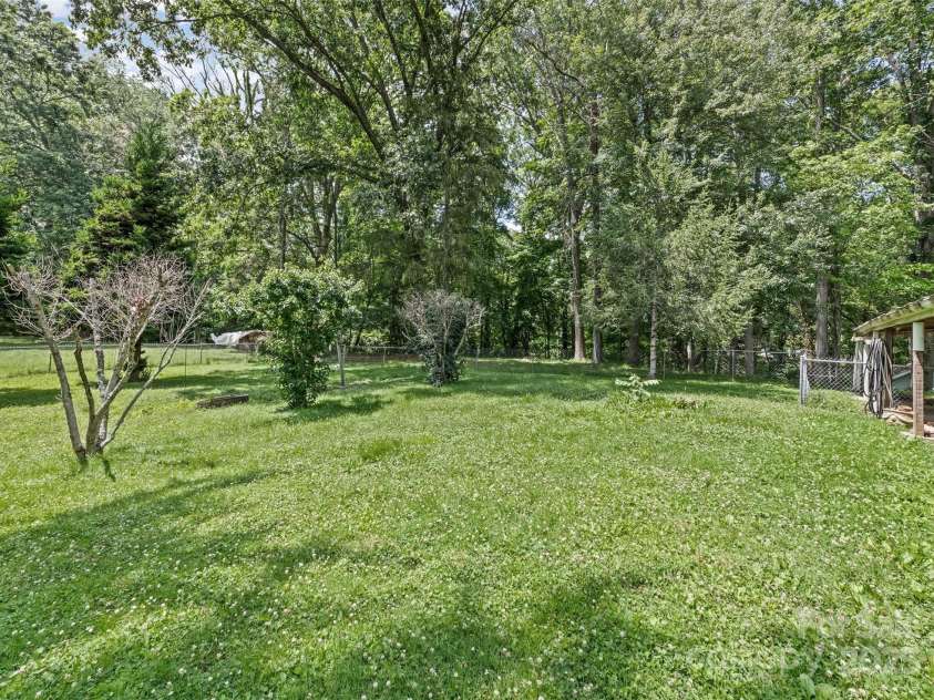 360 Thomas Park, Waynesville, NC 28786.  MLS# CAR4272862, YatesRealty ID 27290. 