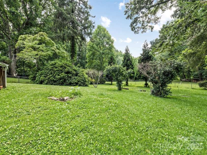 360 Thomas Park, Waynesville, NC 28786.  MLS# CAR4272862, YatesRealty ID 27290. 