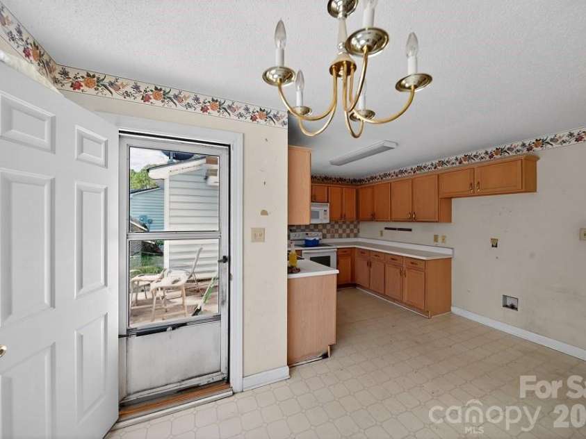 2205 Old Sparta Road, Rocky Mount, NC 27804.  MLS# CAR4385964, YatesRealty ID 27291. 