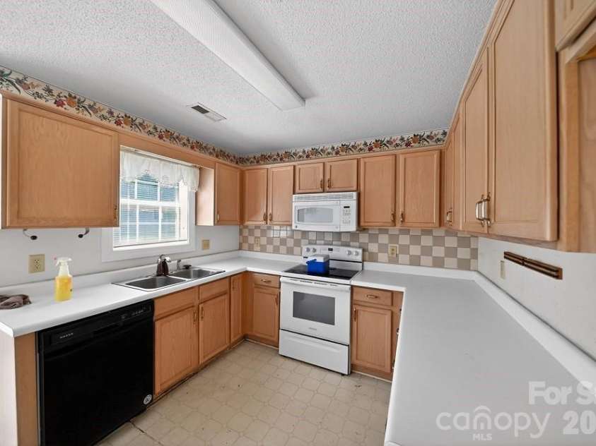 2205 Old Sparta Road, Rocky Mount, NC 27804.  MLS# CAR4385964, YatesRealty ID 27291. 