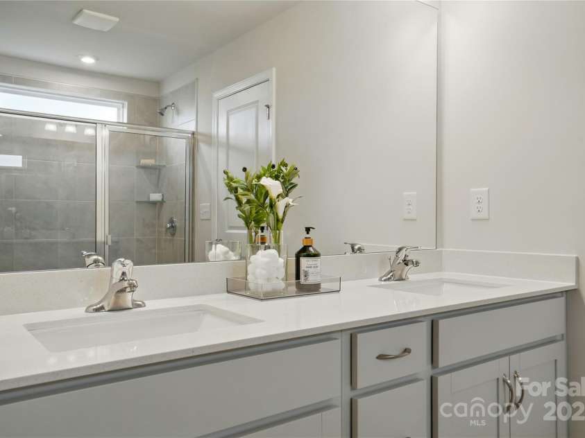 2841 Westmont Drive, Gastonia, NC 28052.  MLS# CAR4283363, YatesRealty ID 27291. 