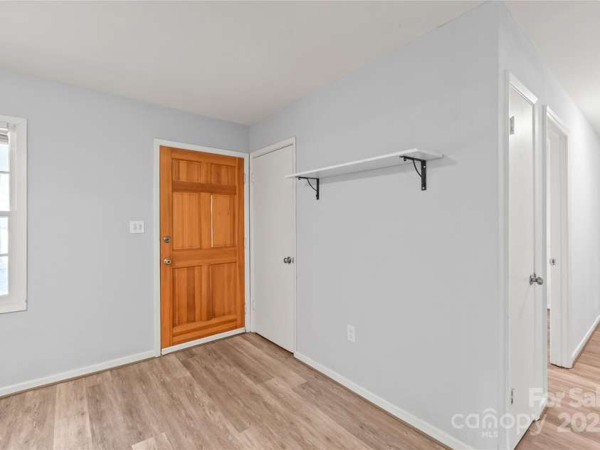 3312 Autumn Ridge Drive, Charlotte, NC 28269.  MLS# CAR4278857, YatesRealty ID 27292. 